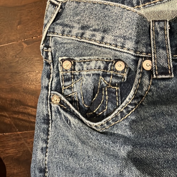 **TRUE RELIGION** - Picture 2 of 5